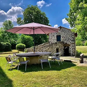 domaine-de-la-planche-de-melussac.hotels-rhonealpes.com/